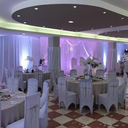 Hotel Arberia Tirana Kültér fotó