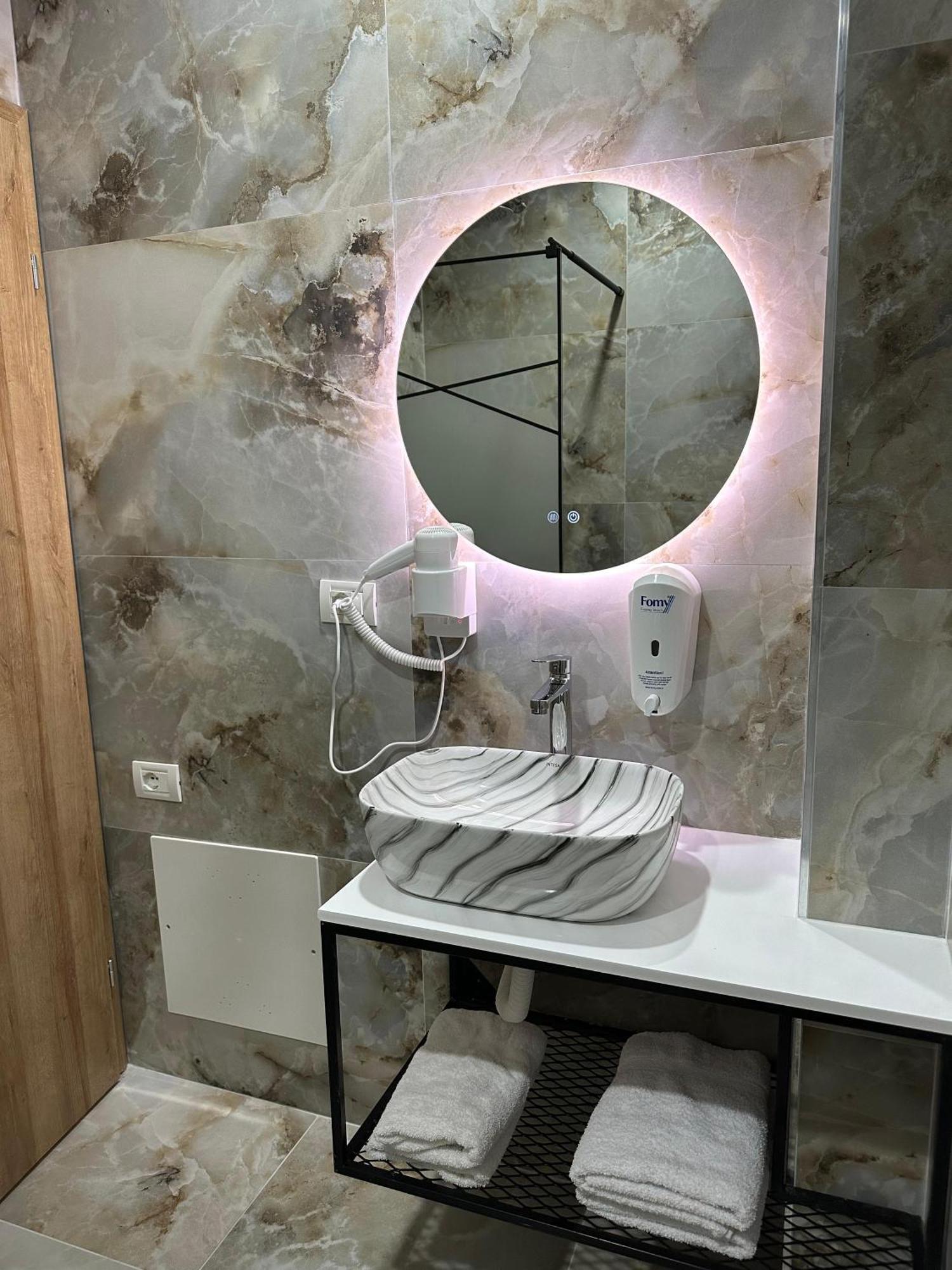 Hotel Arberia Tirana Kültér fotó