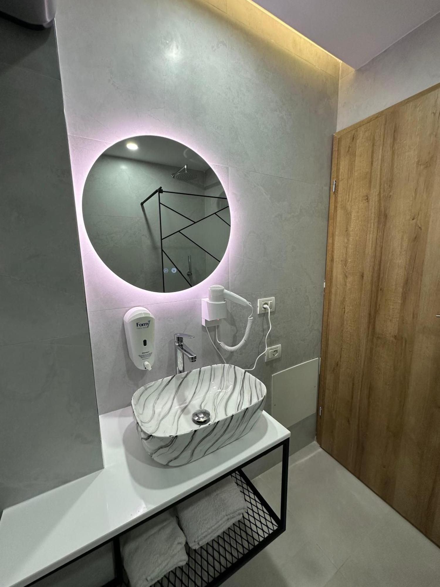 Hotel Arberia Tirana Kültér fotó