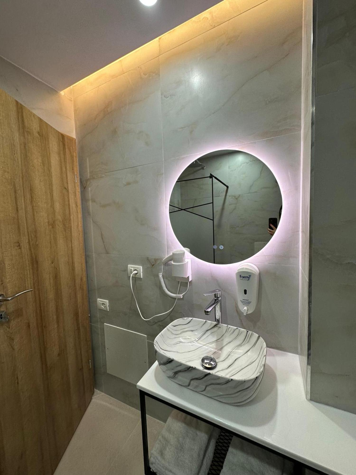 Hotel Arberia Tirana Kültér fotó