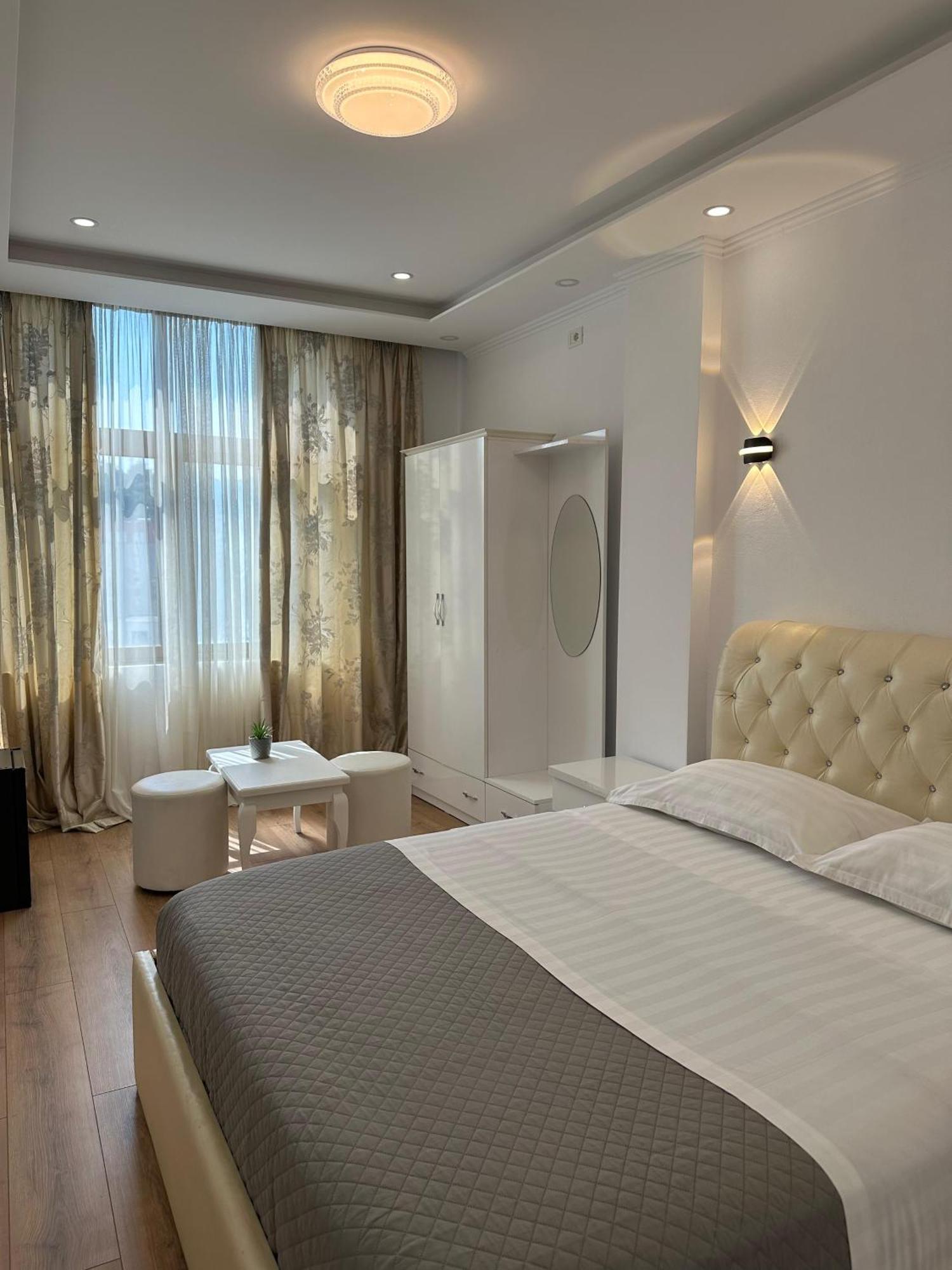 Hotel Arberia Tirana Kültér fotó