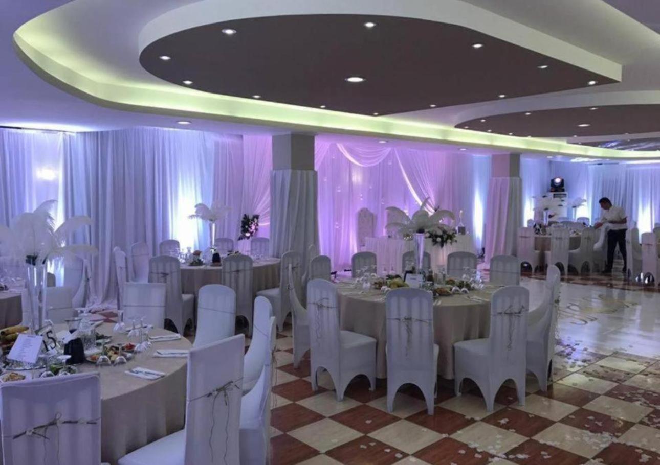 Hotel Arberia Tirana Kültér fotó