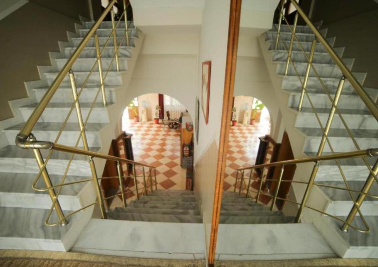 Hotel Arberia Tirana Kültér fotó