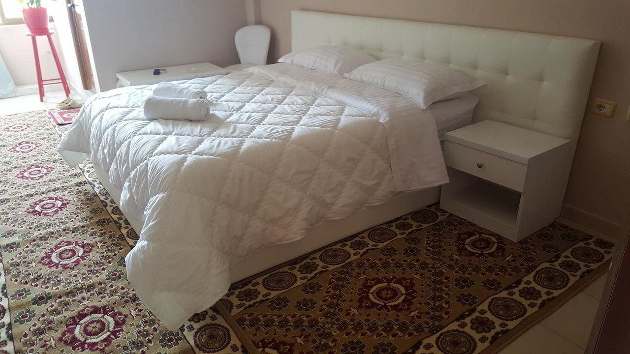Hotel Arberia Tirana Kültér fotó