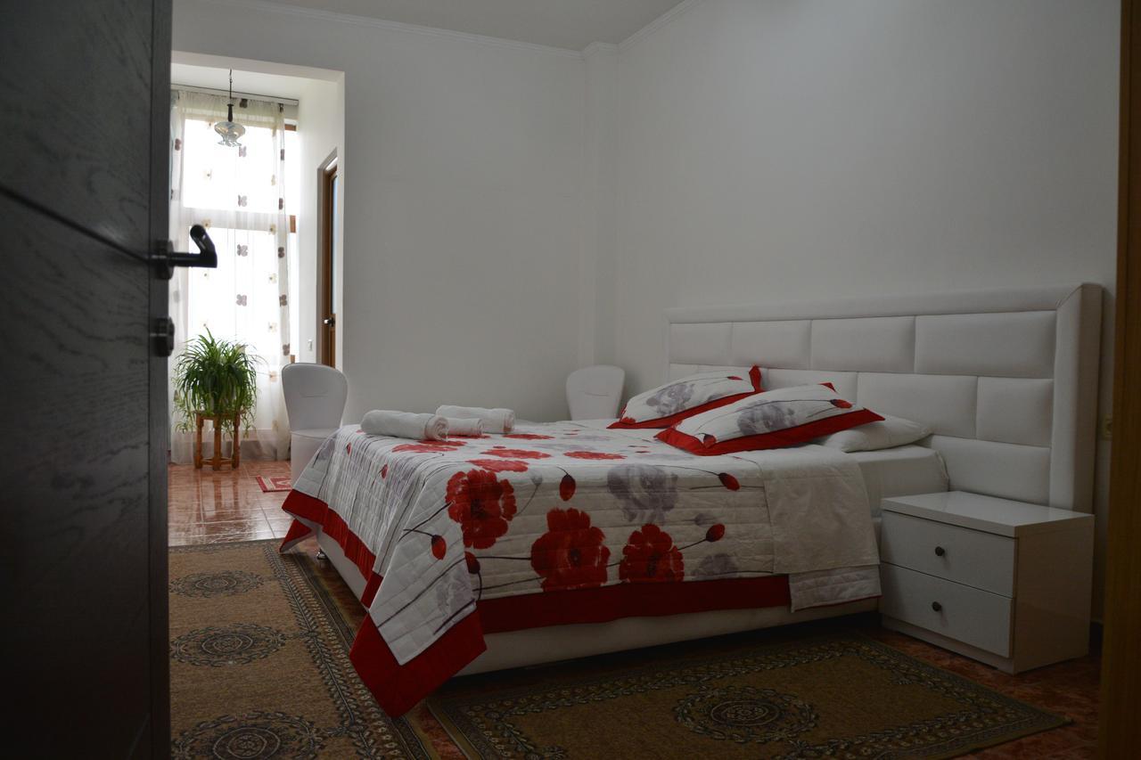 Hotel Arberia Tirana Kültér fotó