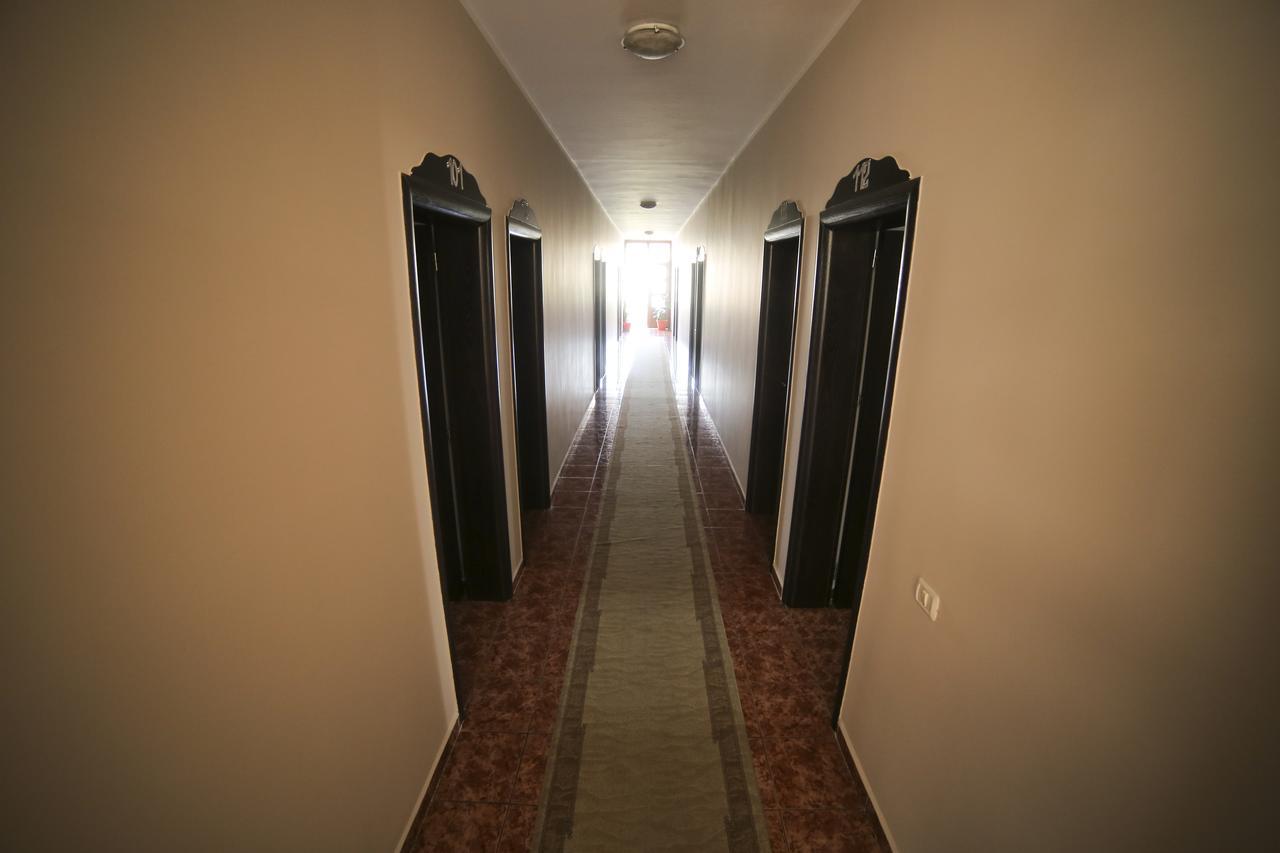 Hotel Arberia Tirana Kültér fotó
