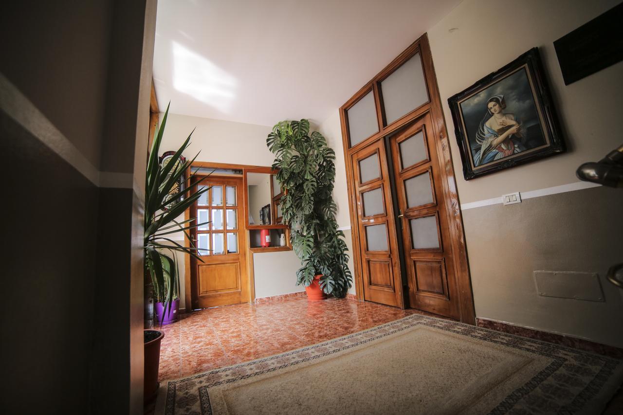 Hotel Arberia Tirana Kültér fotó
